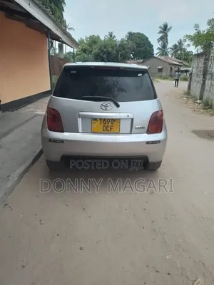 Toyota IST 2005 Silver