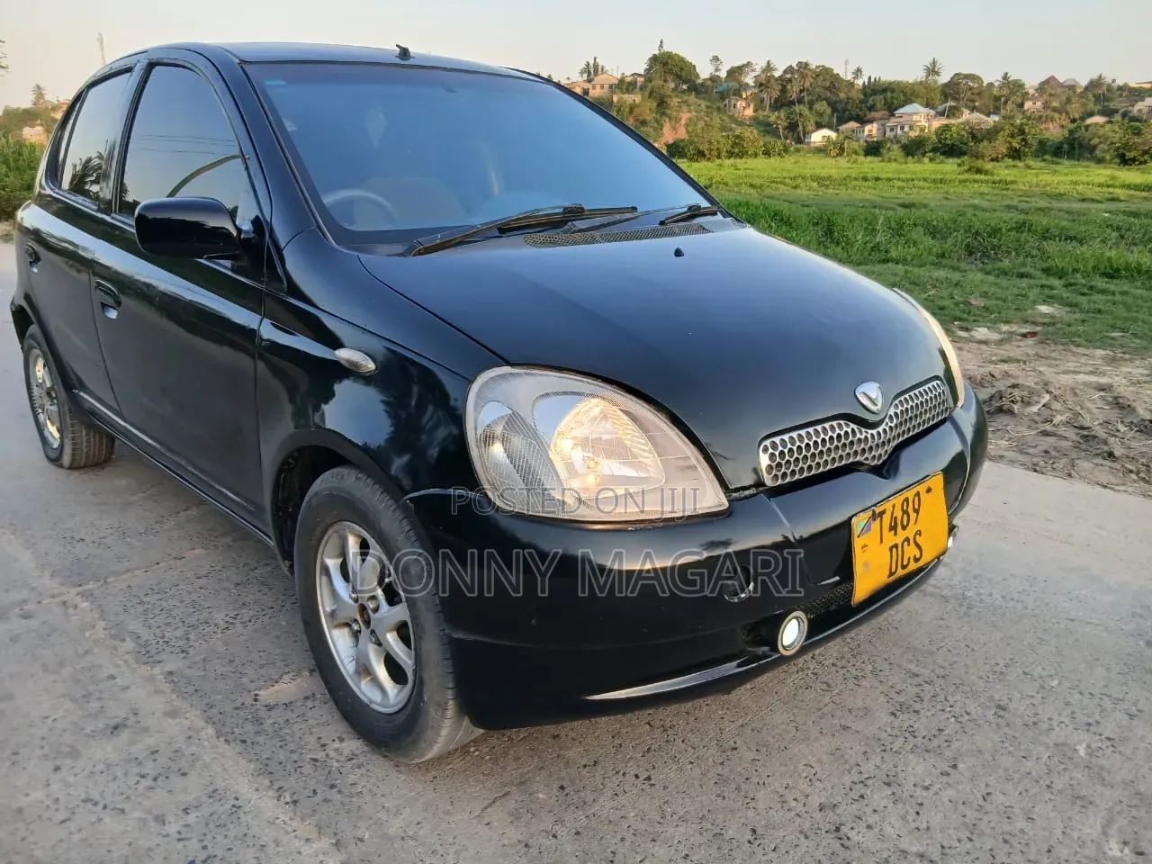 Toyota Vitz 2002 Black