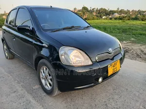 Toyota Vitz 2002 Black