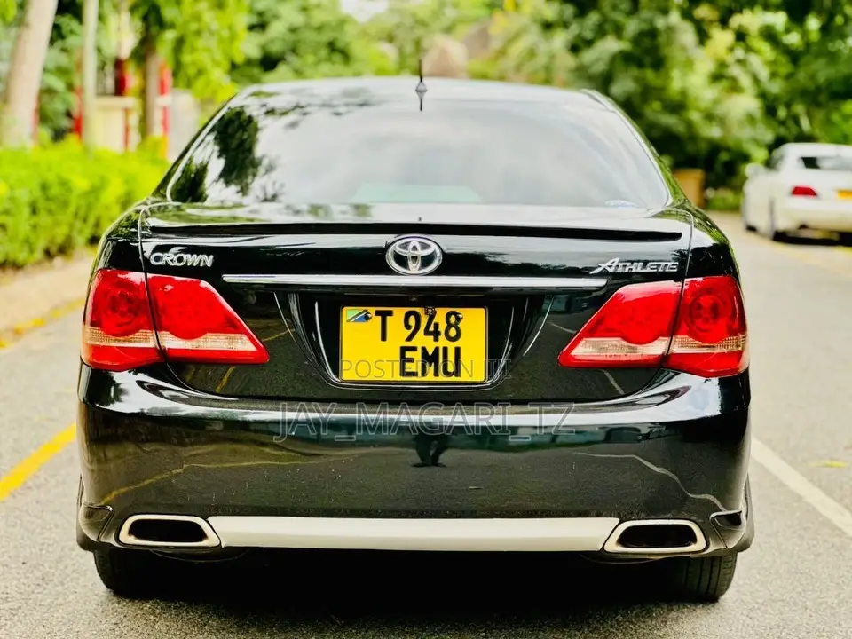 Toyota Crown 2010 Black