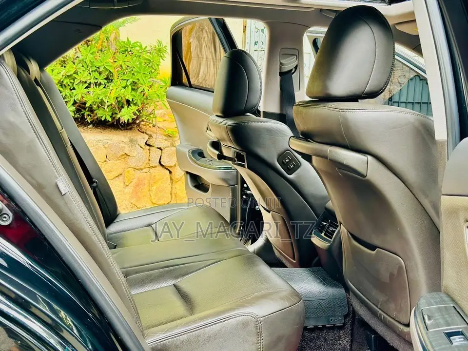 Toyota Crown 2010 Black