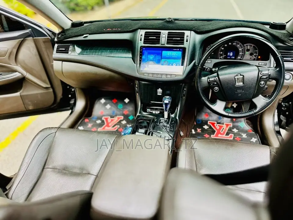 Toyota Crown 2010 Black