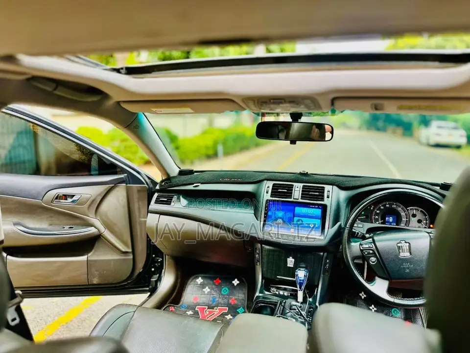 Toyota Crown 2010 Black