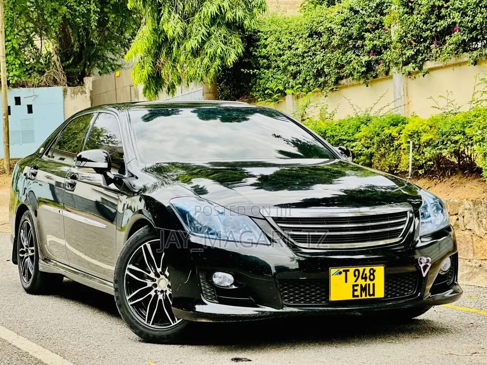 Toyota Crown 2010 Black