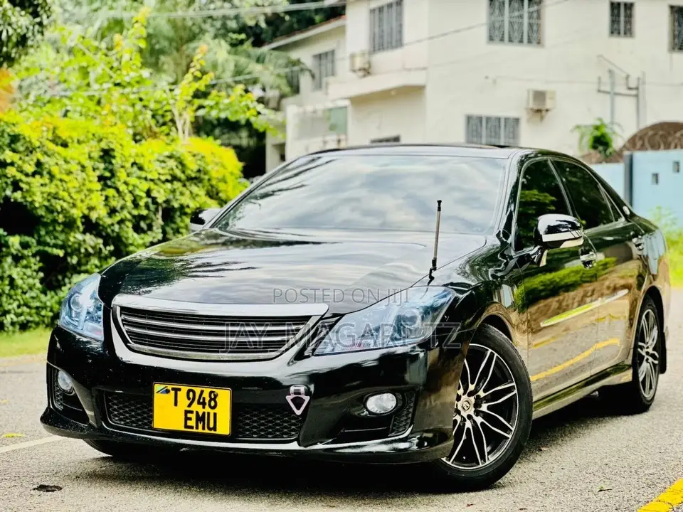 Toyota Crown 2010 Black
