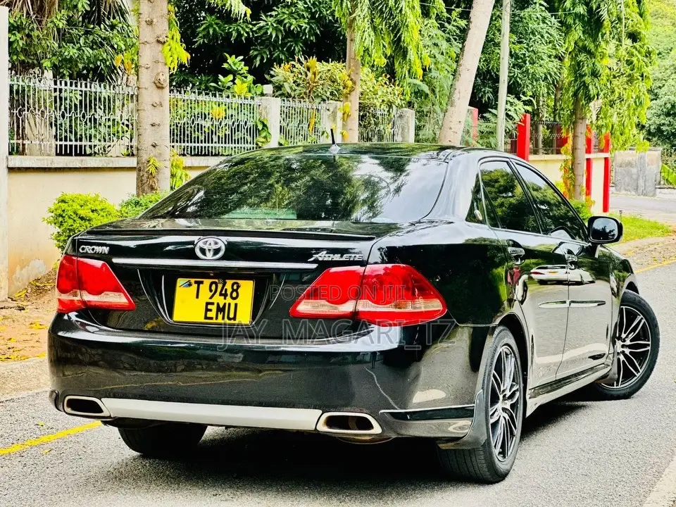 Toyota Crown 2010 Black