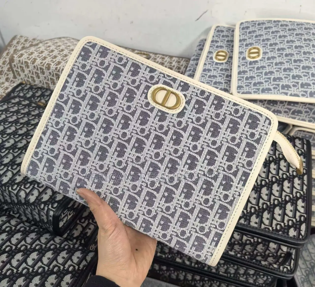 Gucci Ebony Gg Supreme Canvas Pouch Available