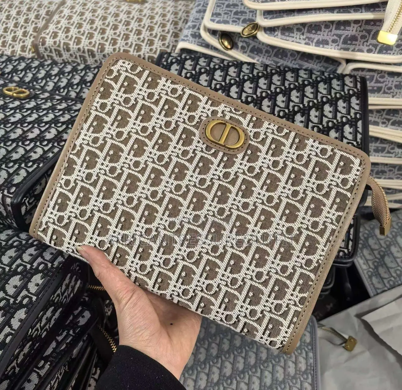 Gucci Ebony Gg Supreme Canvas Pouch Available