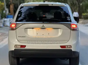 Mitsubishi Outlander 2013 White