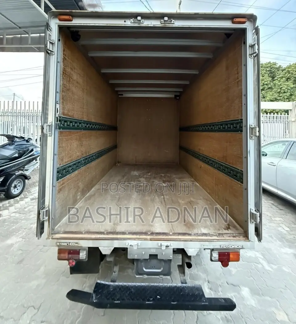 Toyota Toyoace 1.5 Tonnes Unregistered(Mpya).