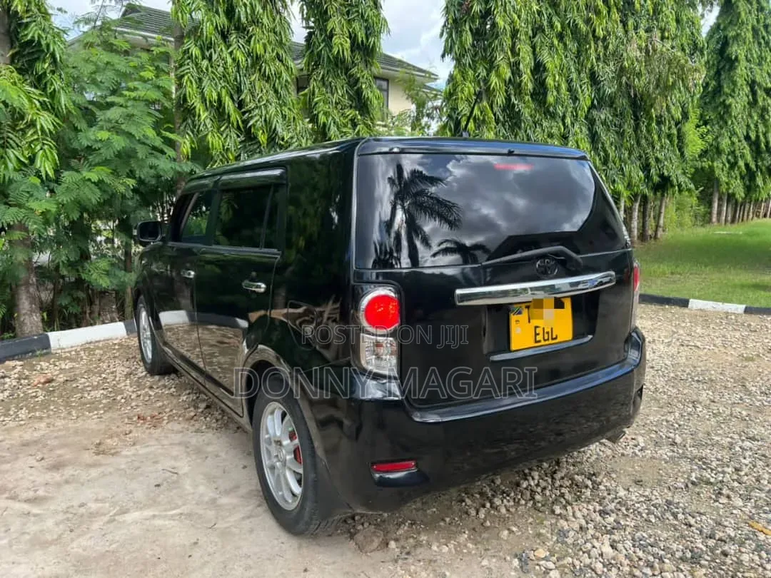 Toyota Corolla Rumion 2010 Black