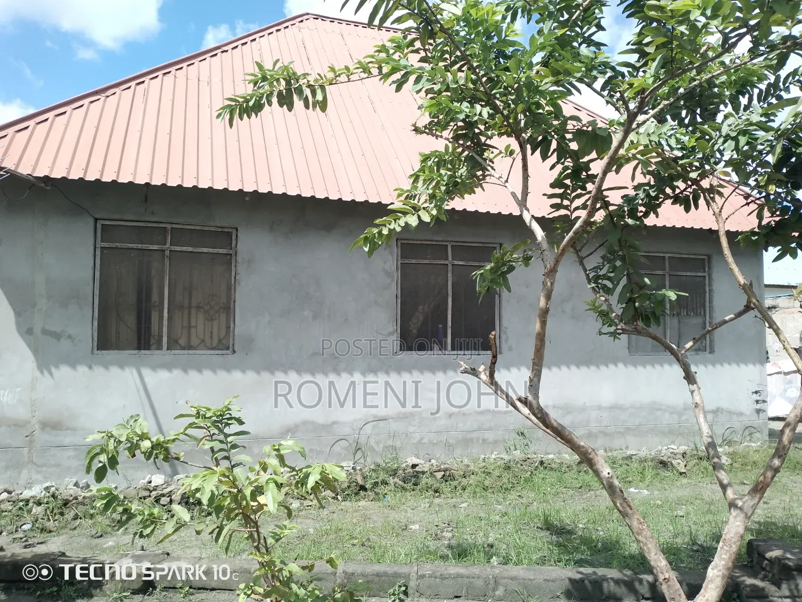 5bdrm House in Tanzania Daresalaam, Ukonga for sale