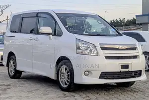 Toyota Noah 2.0 143hp FWD (7 Seater) 2007 White
