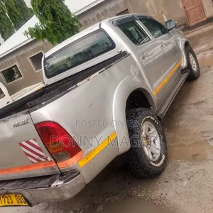 Toyota Hilux 2.5 Cab 2005 Gray