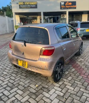 Toyota Vitz 2004 Pink
