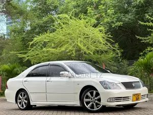 Toyota Crown Royale 2005 White