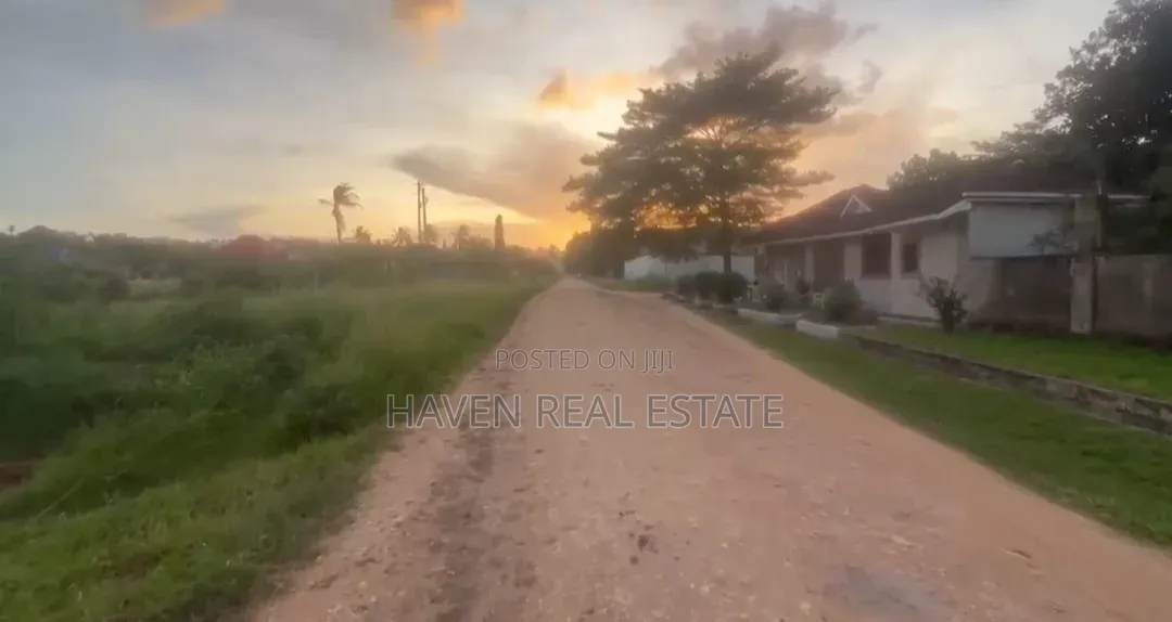 Kiwanja Kinauzwa Mbweni Mpiji