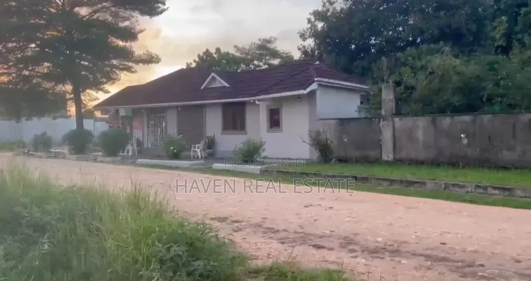 Kiwanja Kinauzwa Mbweni Mpiji