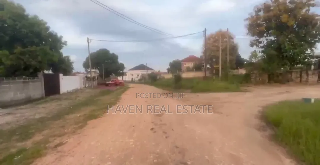 Kiwanja Kinauzwa Mbweni Mpiji