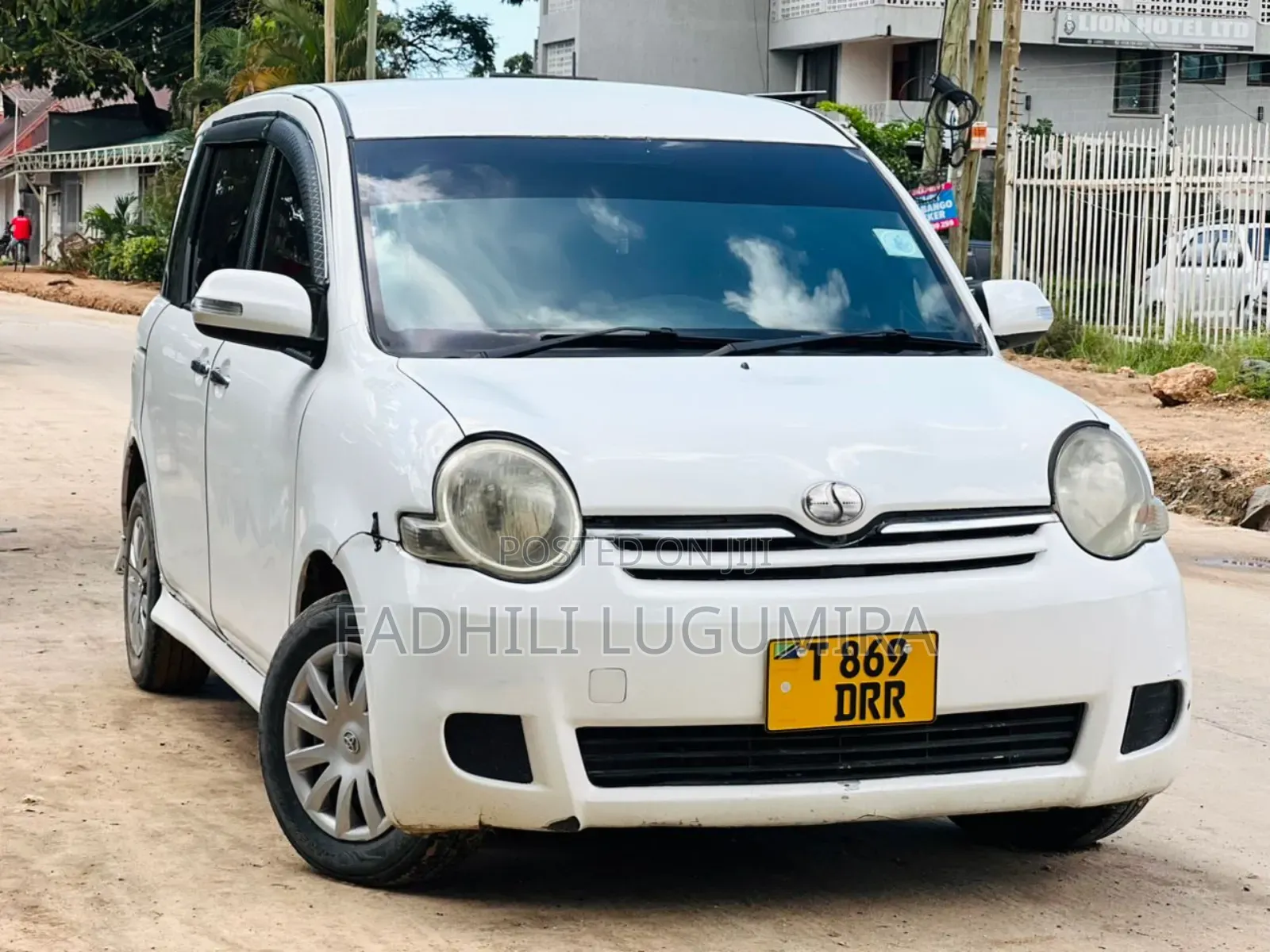 Toyota Sienta 2004 White