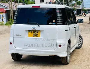 Toyota Sienta 2004 White