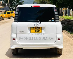 Toyota Sienta 2004 White