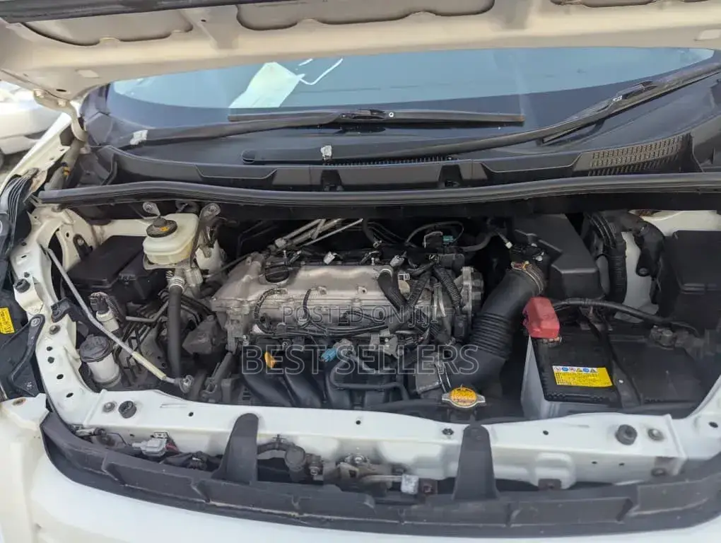 Toyota Noah 2.0 143hp AWD (8 Seater) 2007 White