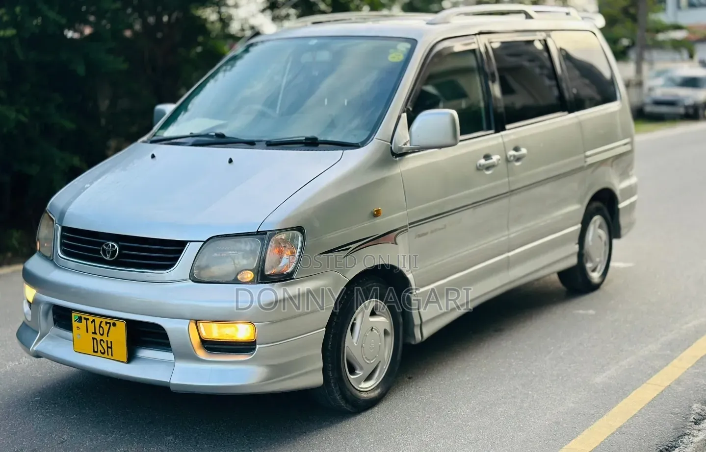 Toyota Noah 2001 Silver