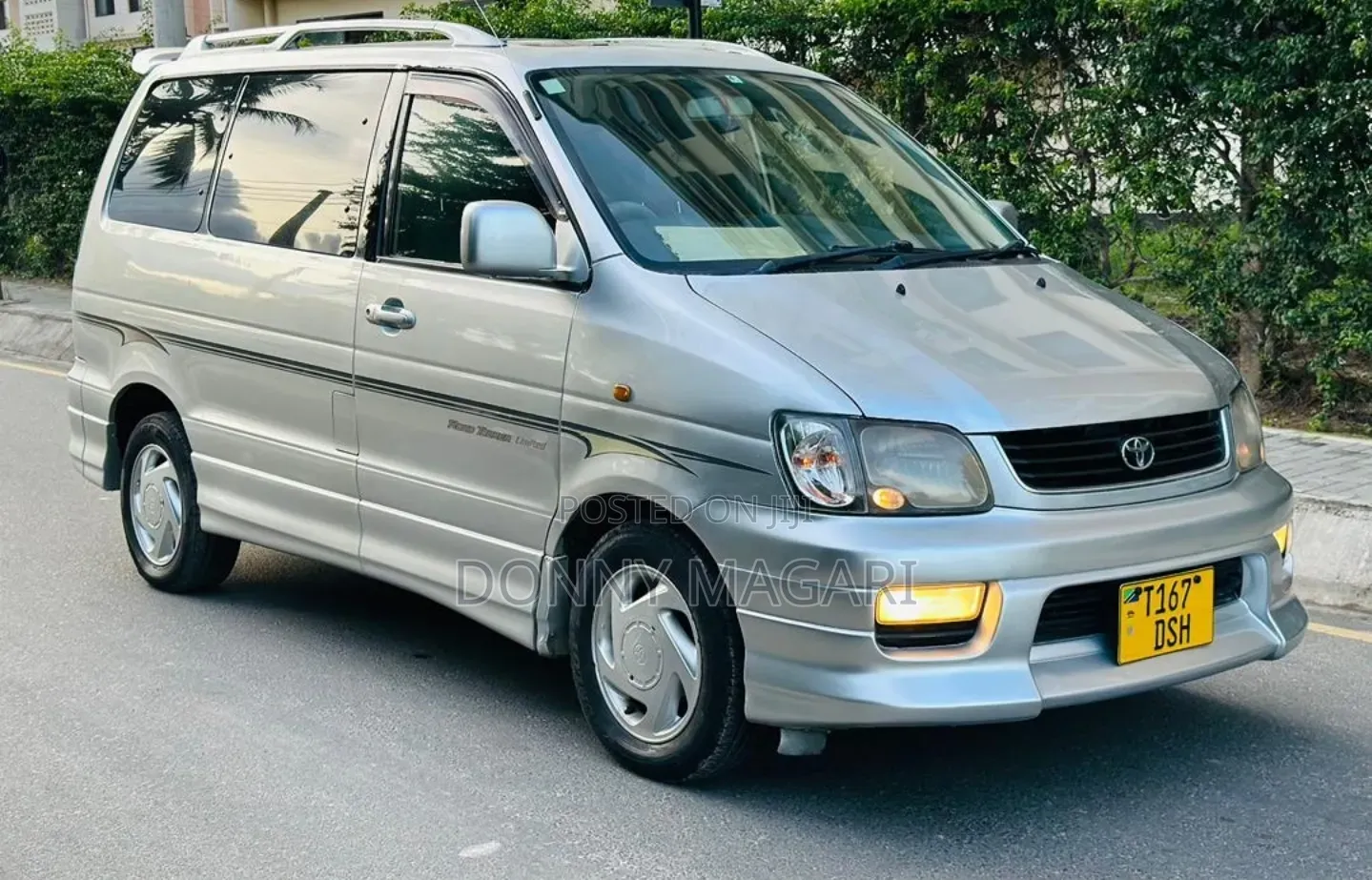 Toyota Noah 2001 Silver