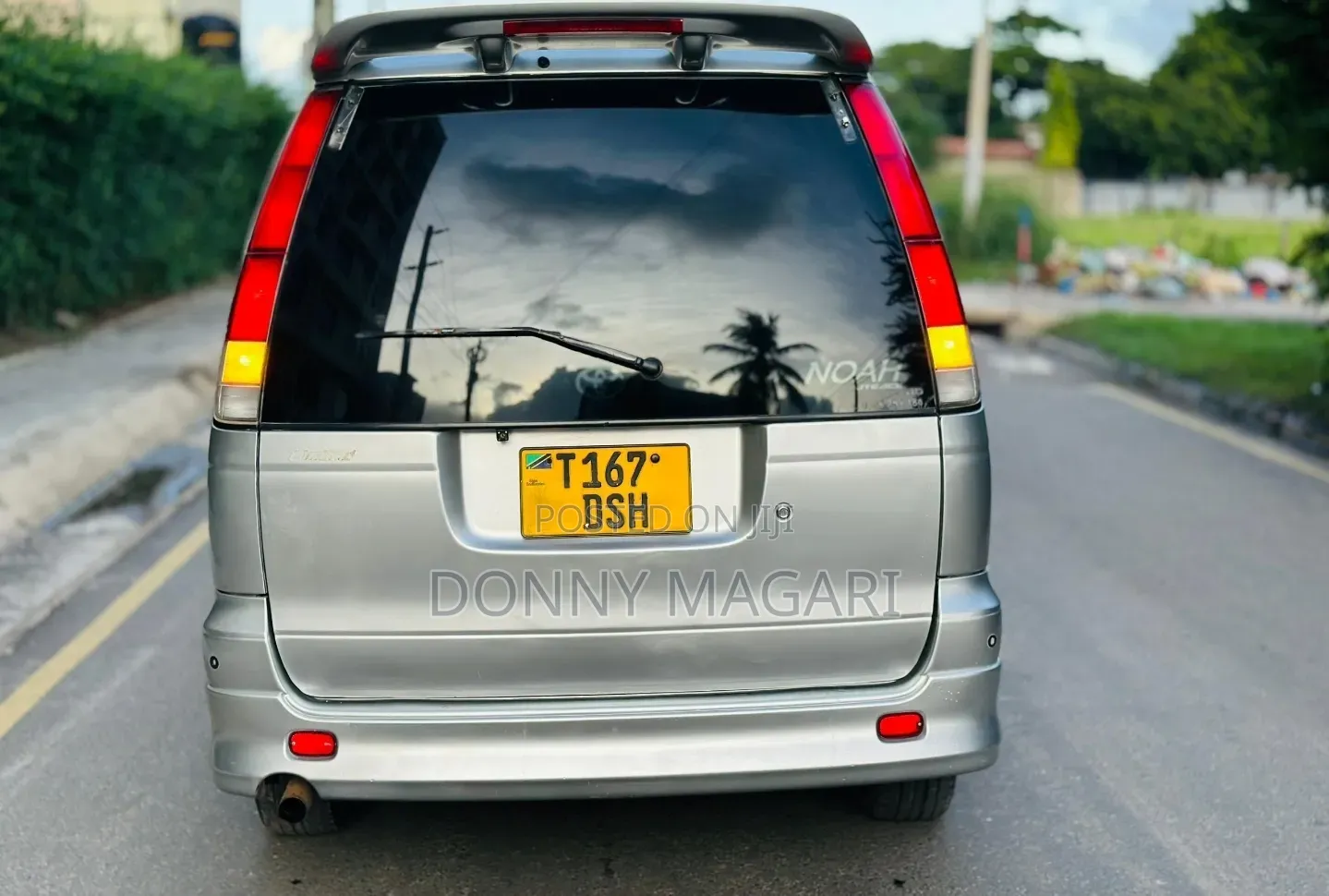 Toyota Noah 2001 Silver