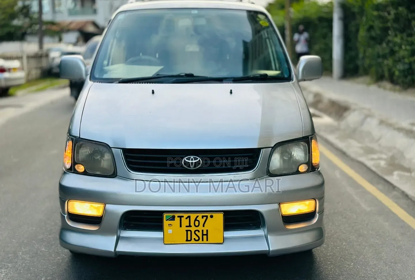 Toyota Noah 2001 Silver