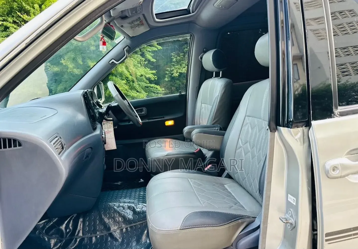 Toyota Noah 2001 Silver