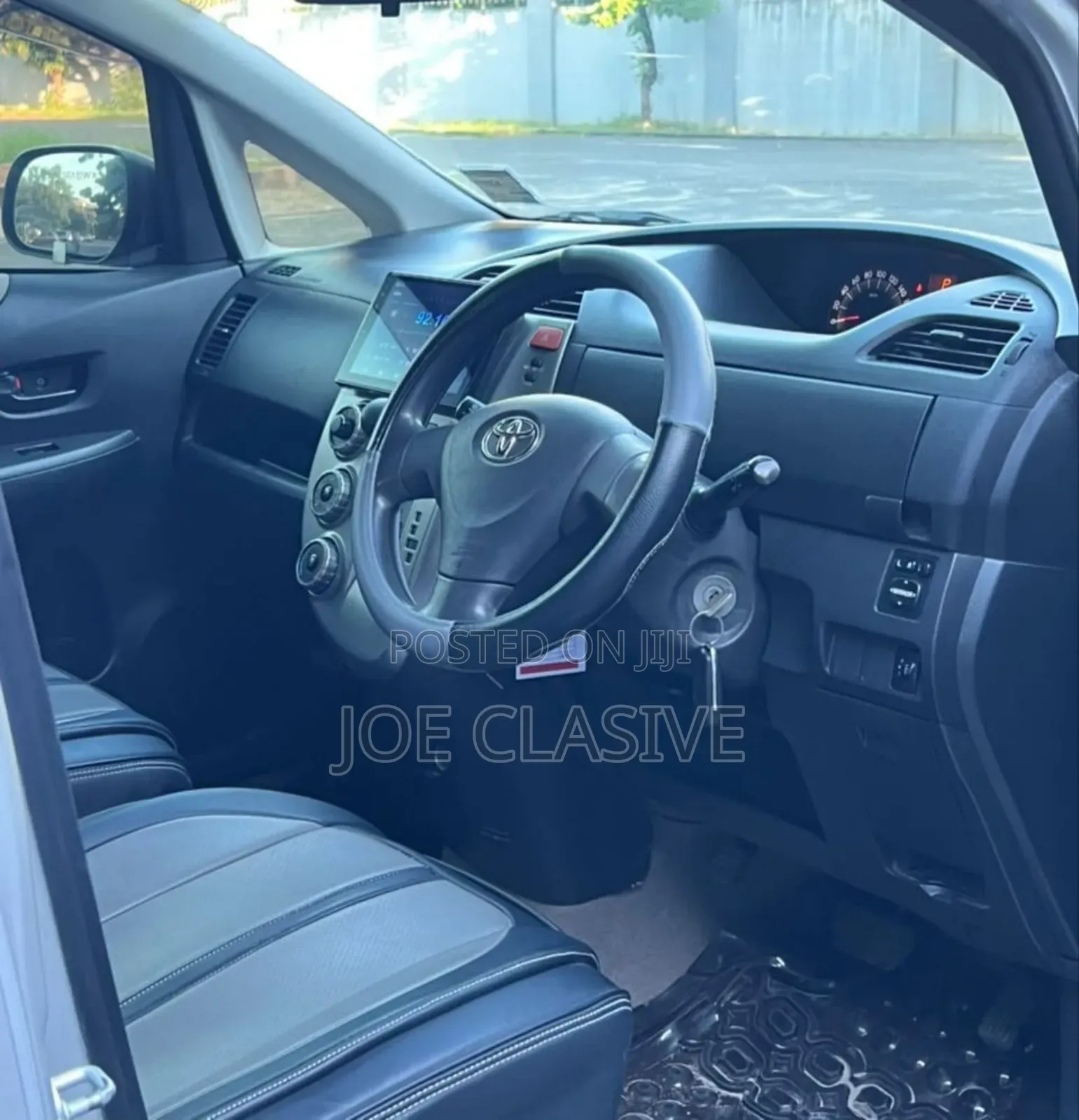 Toyota Ractis 1.5 AWD 2009 Gray
