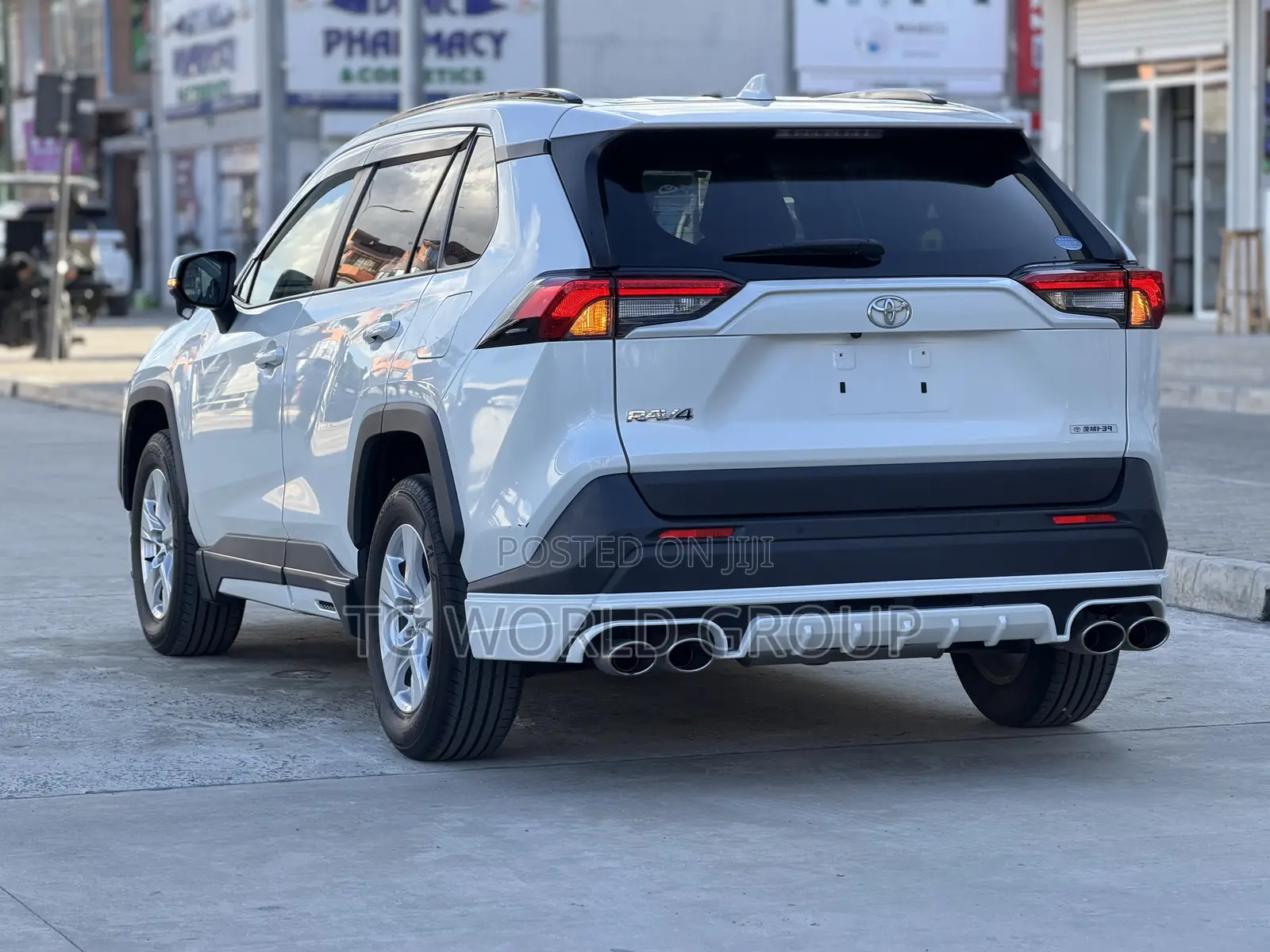 Toyota RAV4 2021 White