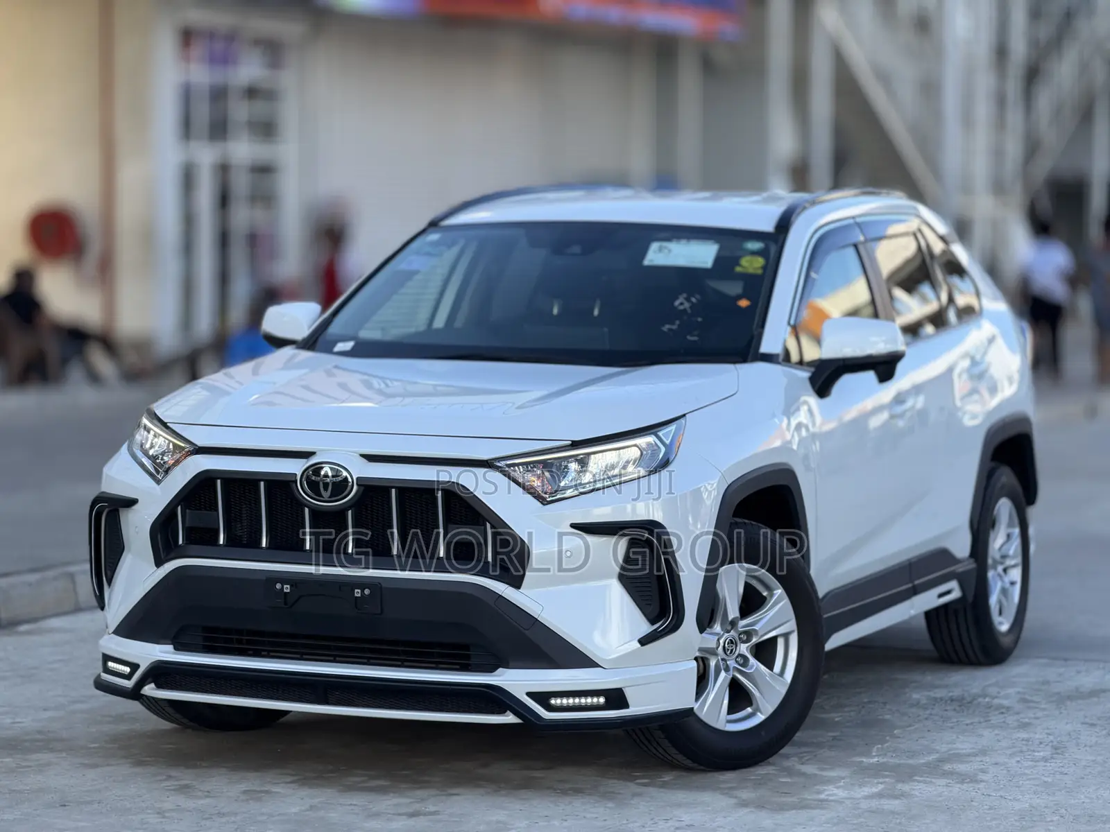 Toyota RAV4 2021 White