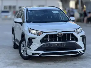 Toyota RAV4 2021 White