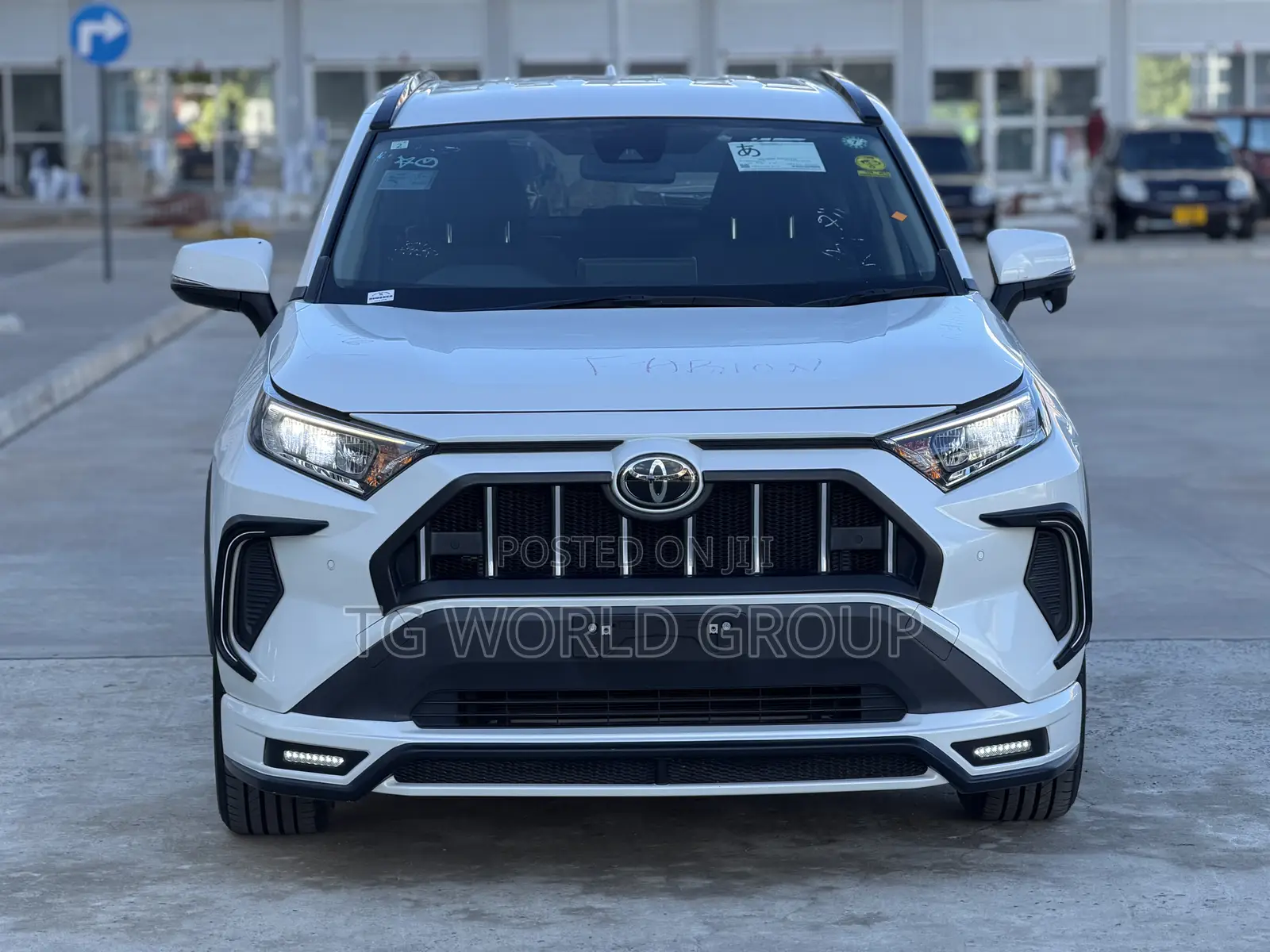 Toyota RAV4 2021 White