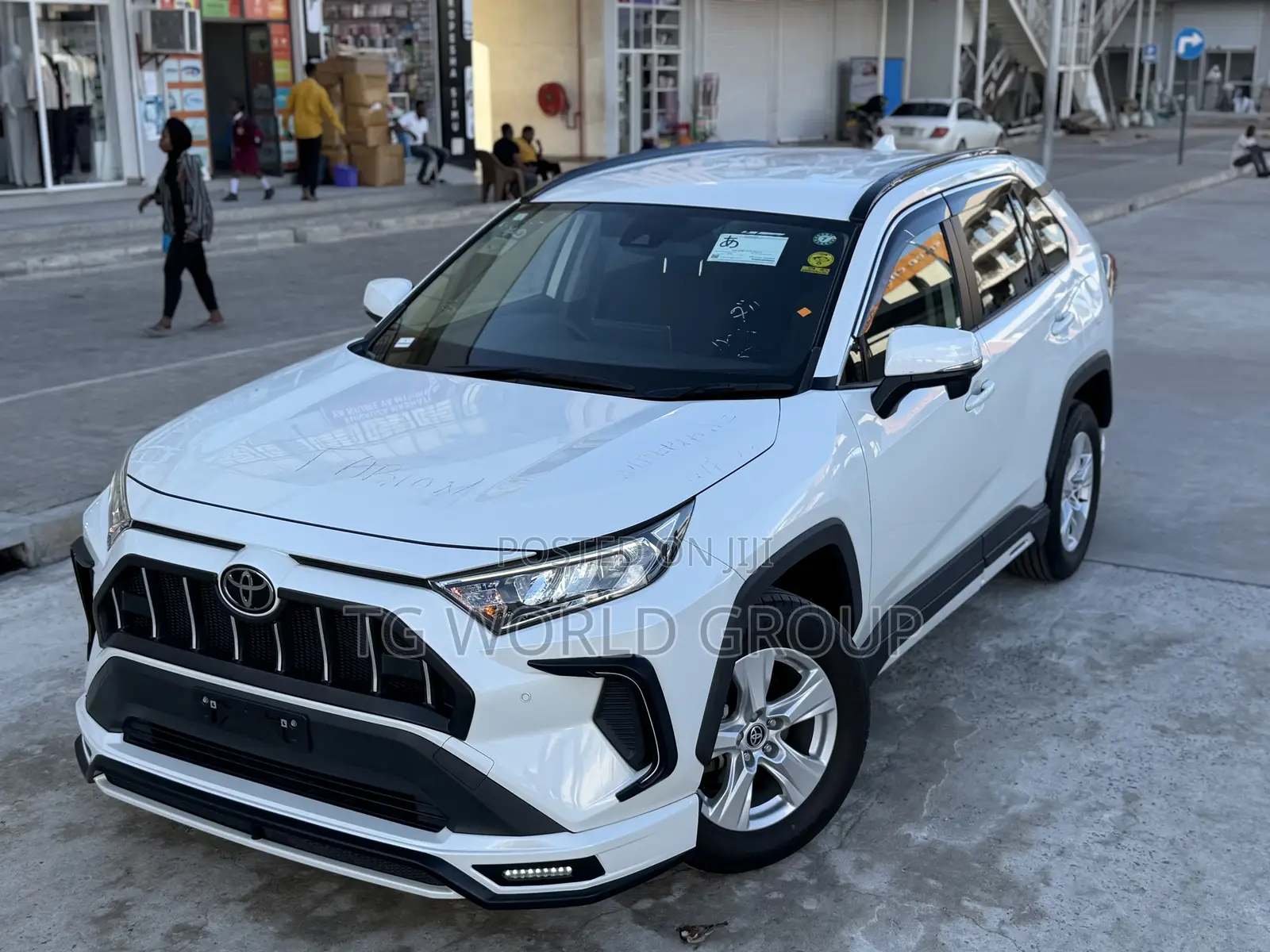 Toyota RAV4 2021 White