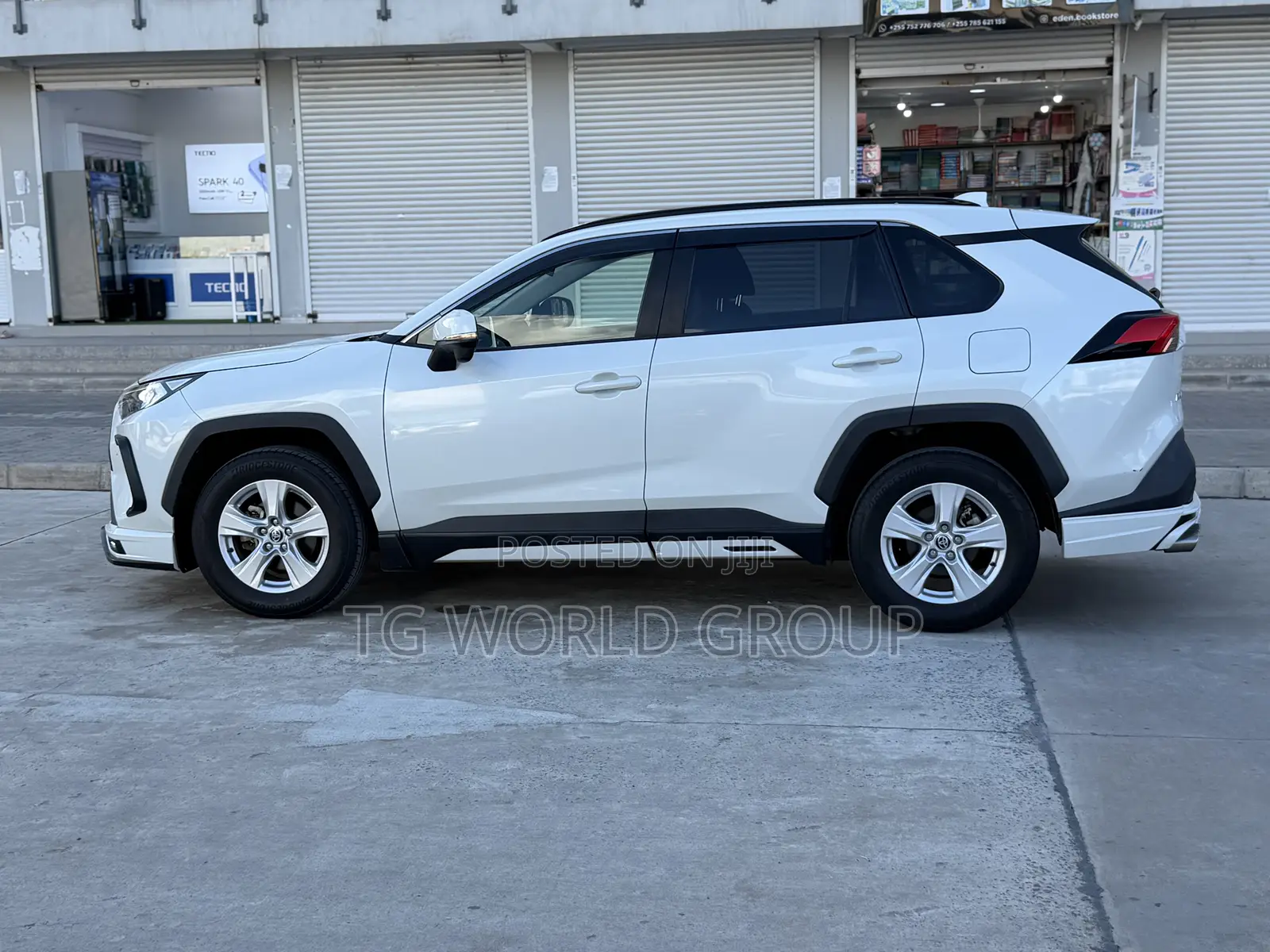 Toyota RAV4 2021 White