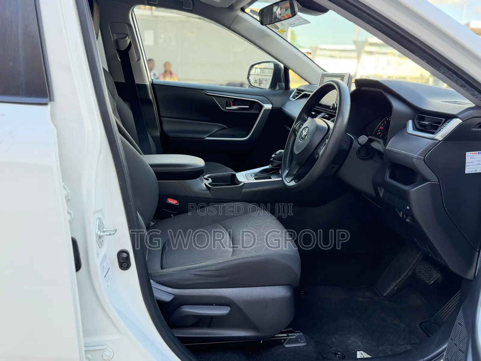 Toyota RAV4 2021 White