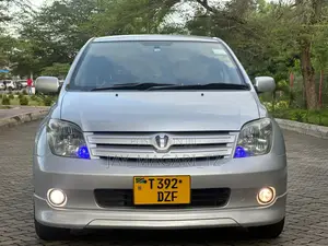 Toyota IST 2004 Silver