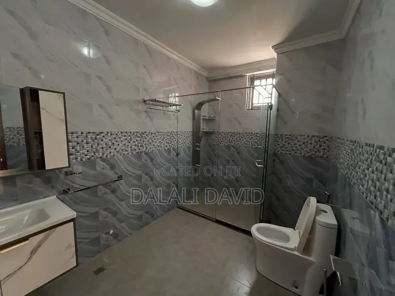 5bdrm Villa in Oysterbay for sale