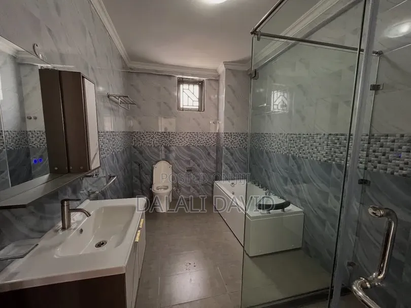 5bdrm Villa in Oysterbay for sale
