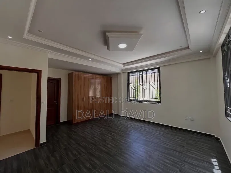 5bdrm Villa in Oysterbay for sale