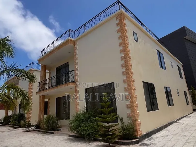 5bdrm Villa in Oysterbay for sale
