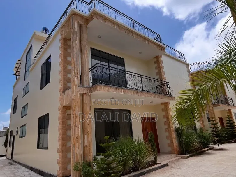 5bdrm Villa in Oysterbay for sale