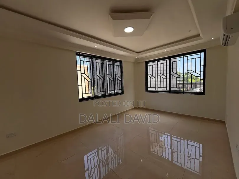 5bdrm Villa in Oysterbay for sale