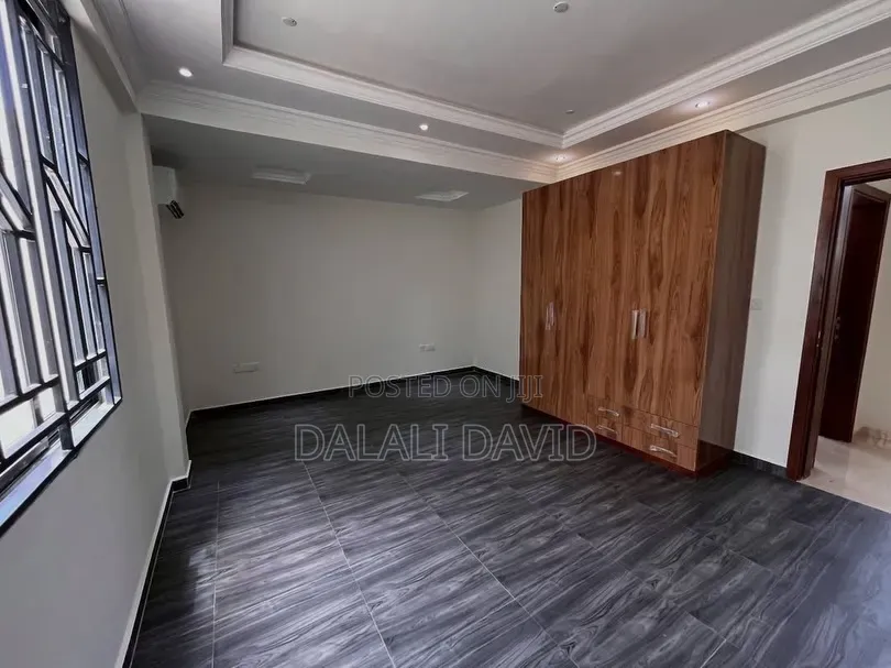 5bdrm Villa in Oysterbay for sale