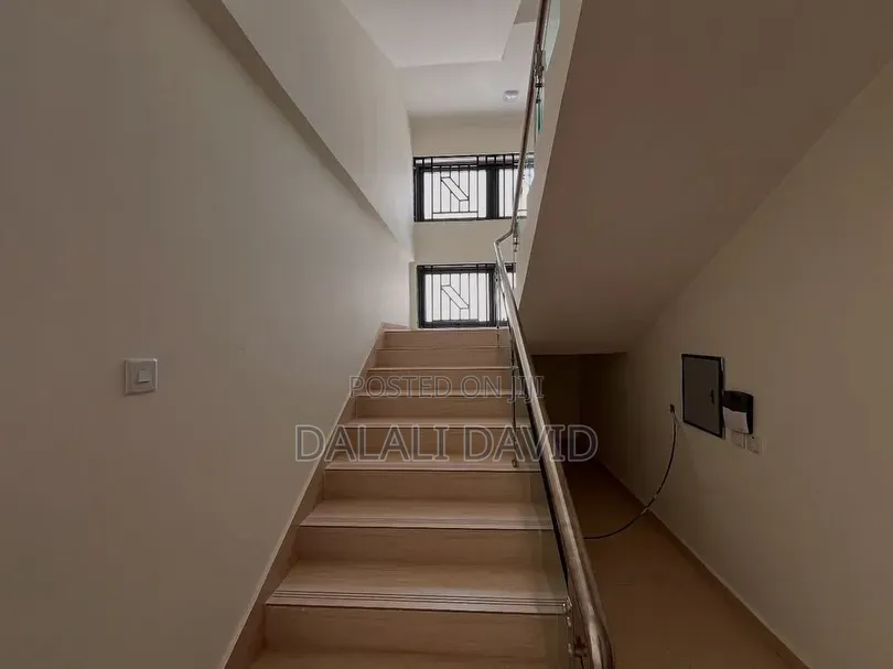5bdrm Villa in Oysterbay for sale