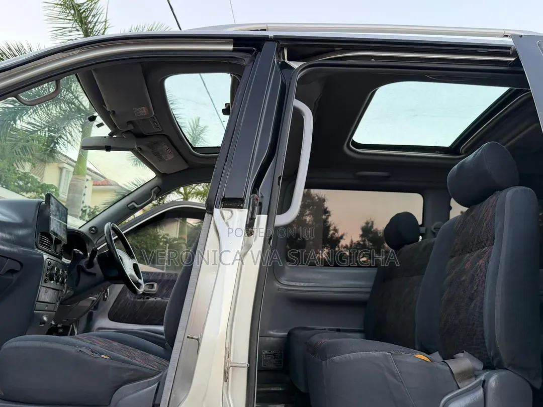 Toyota Noah 2002